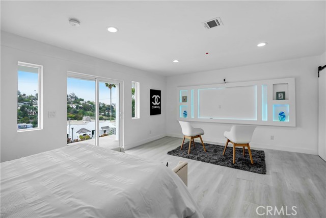 Detail Gallery Image 10 of 13 For 3819 Sunset Dr, Los Angeles,  CA 90027 - 3 Beds | 2 Baths