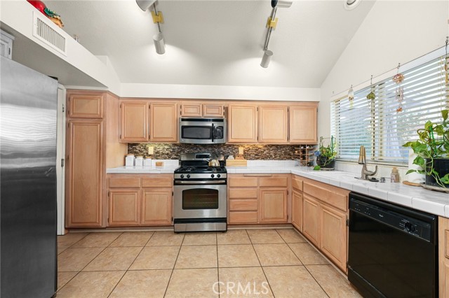 Detail Gallery Image 15 of 45 For 736 Fuchsia Ln, Perris,  CA 92571 - 2 Beds | 2 Baths