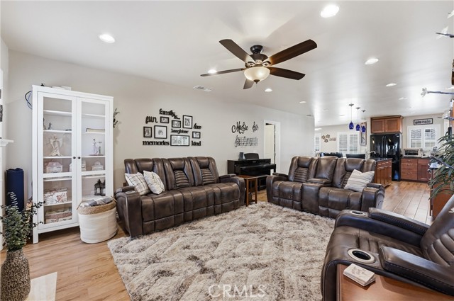 Detail Gallery Image 8 of 61 For 633 Laurel Ave, Brea,  CA 92821 - 3 Beds | 2/1 Baths