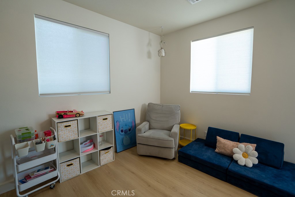 https://media.crmls.org/medias/a78c010a-fb11-468e-a4b8-70263359d756.jpg?preset=X-Large