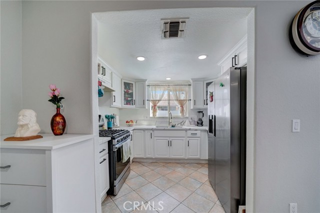 Detail Gallery Image 14 of 39 For 8961 Summerwood Way, Fontana,  CA 92335 - 3 Beds | 2/1 Baths