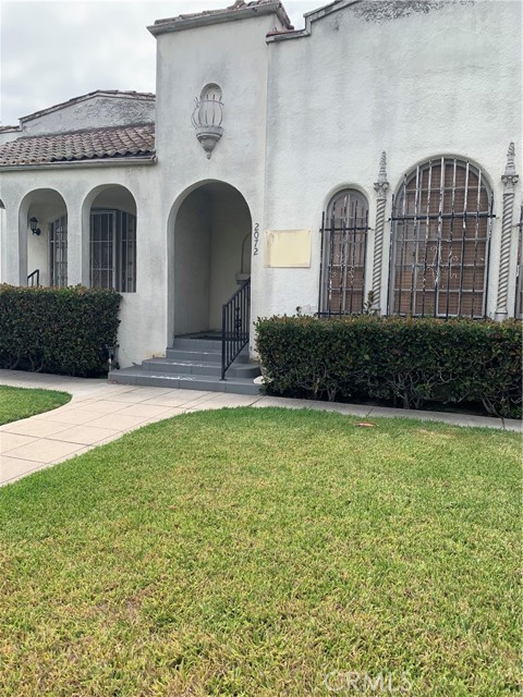 2070 W 54th Street, Los Angeles CA: https://media.crmls.org/medias/a78d87fc-9210-41ff-8463-a66a79e69598.jpg