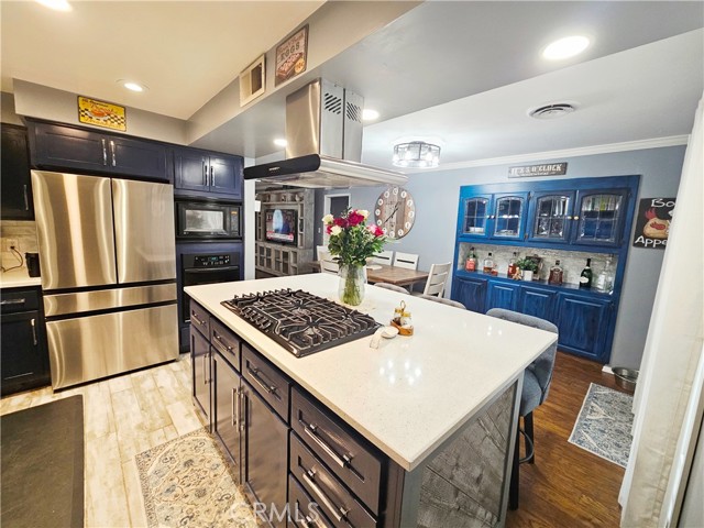 Image 10 of 73 For 2625 Bay Street