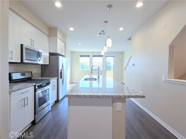 Detail Gallery Image 1 of 25 For 1501 W Walnut St #43,  Santa Ana,  CA 92703 - 3 Beds | 3 Baths