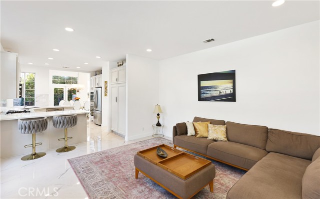 Detail Gallery Image 16 of 51 For 2421 E 16th #1,  Newport Beach,  CA 92663 - 4 Beds | 2/1 Baths