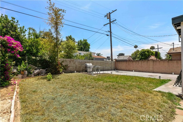 6832 Cantaloupe Avenue, Van Nuys CA: https://media.crmls.org/medias/a78f5600-db86-4a39-be9a-c97af9d9ce11.jpg