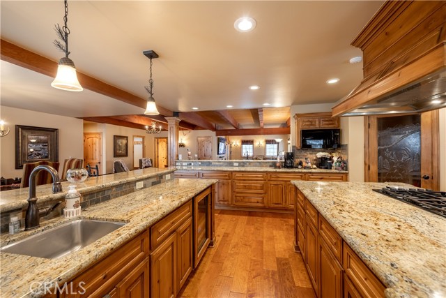 Detail Gallery Image 8 of 50 For 42028 Sky View, Big Bear Lake,  CA 92315 - 7 Beds | 5/1 Baths