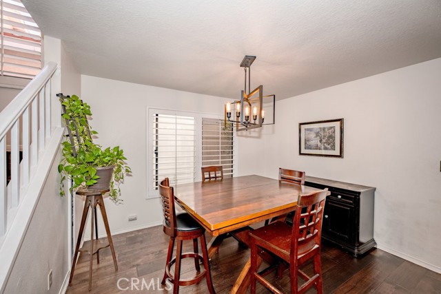 Detail Gallery Image 9 of 37 For 29322 Gary Dr, Canyon Country,  CA 91387 - 4 Beds | 2/1 Baths