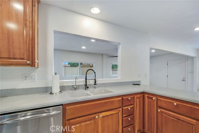 Detail Gallery Image 7 of 28 For 2718 S Griset Pl, Santa Ana,  CA 92704 - 4 Beds | 2/1 Baths