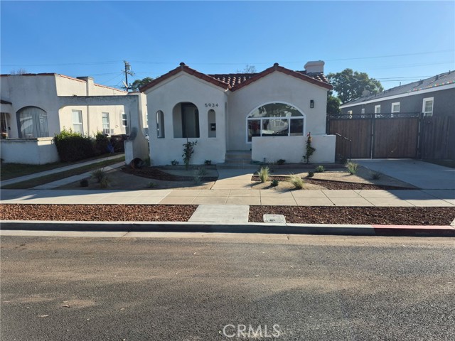 Detail Gallery Image 2 of 19 For 5934 Lemon Ave, Long Beach,  CA 90805 - 2 Beds | 2 Baths