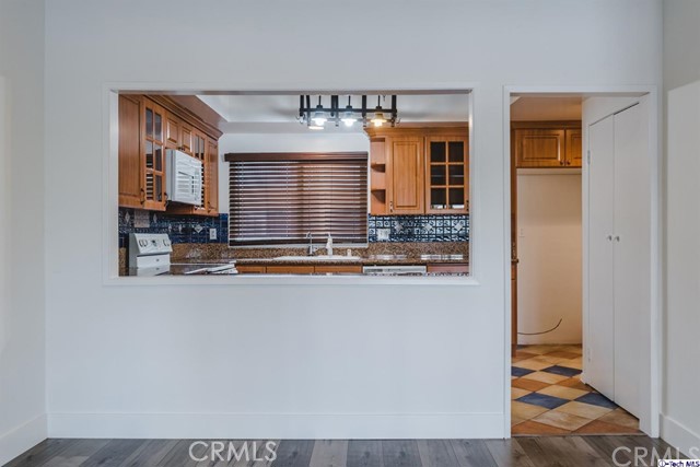 221 Lexington Drive 201, Glendale, California 91206, 3 Bedrooms Bedrooms, ,1 BathroomBathrooms,For Sale,Lexington,319001717