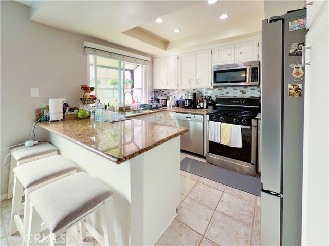 Detail Gallery Image 8 of 28 For 7904 Topanga Canyon Blvd #3,  Canoga Park,  CA 91304 - 3 Beds | 2/1 Baths