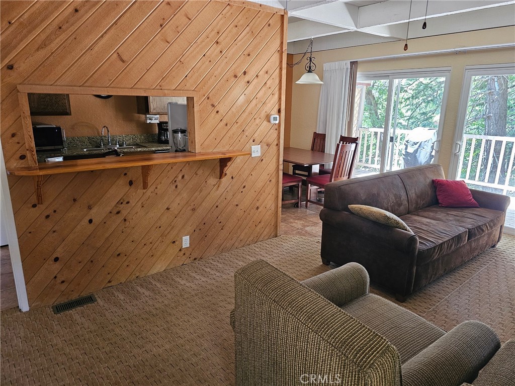 https://media.crmls.org/medias/a7946d0d-4357-4868-8896-4373f05f2118.jpg?preset=X-Large