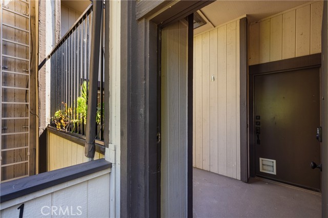 Detail Gallery Image 3 of 25 For 22421 Sherman Way #1,  West Hills,  CA 91307 - 2 Beds | 2 Baths