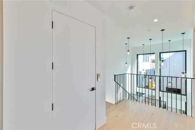 Detail Gallery Image 21 of 54 For 707 2nd St, Hermosa Beach,  CA 90254 - 4 Beds | 4/1 Baths