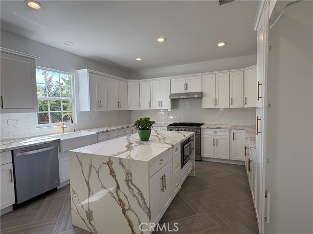 Detail Gallery Image 8 of 27 For 1324 S Swan Loop, Upland,  CA 91784 - 4 Beds | 3 Baths