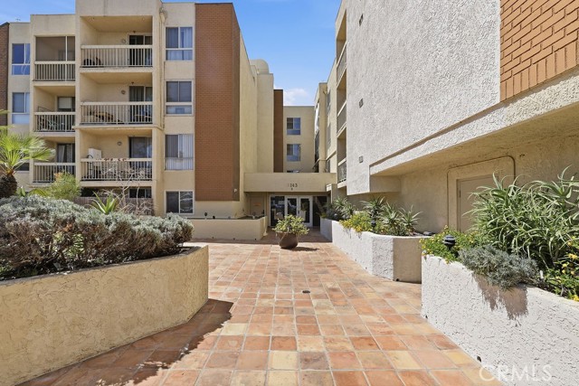 Detail Gallery Image 2 of 21 For 5143 Bakman, North Hollywood,  CA 91601 - 2 Beds | 2 Baths