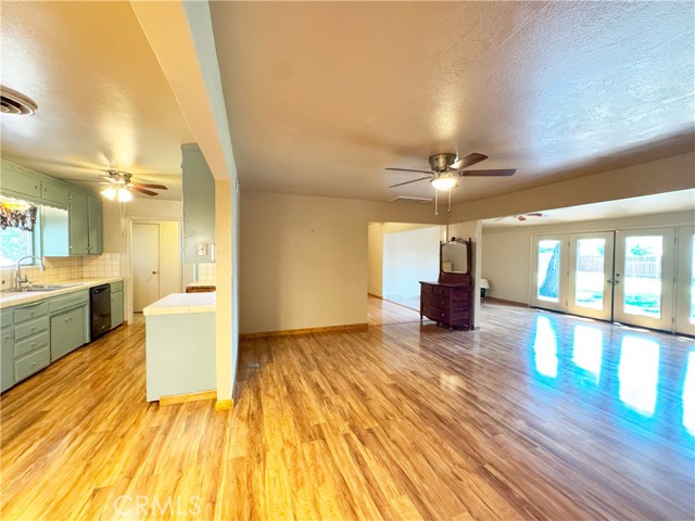 1041 Golden Gate Avenue, Dos Palos CA: https://media.crmls.org/medias/a797c466-5abc-427f-a7e9-48f6db062149.jpg