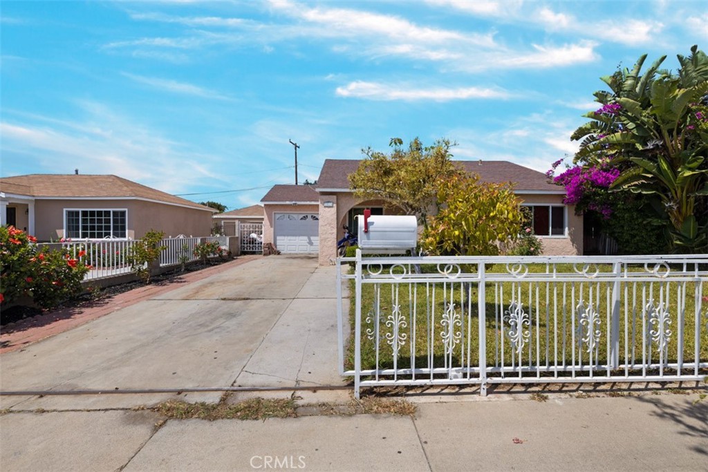 1523 W 12th Street