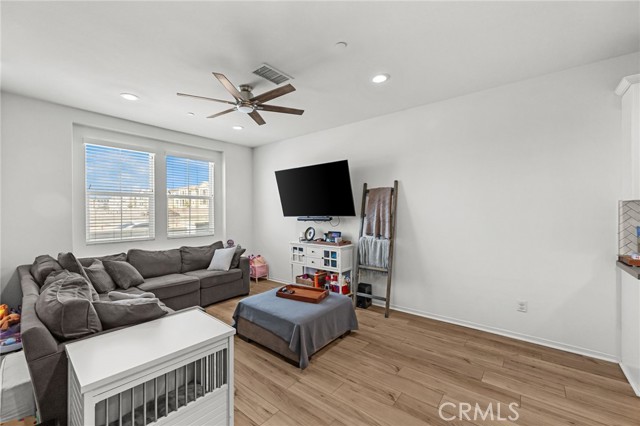 Detail Gallery Image 7 of 39 For 16025 Main St, Chino,  CA 91708 - 3 Beds | 2/1 Baths