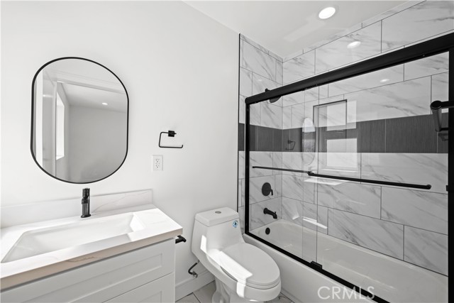 Detail Gallery Image 23 of 35 For 6700 Kester Ave, Van Nuys,  CA 91405 - 5 Beds | 4 Baths