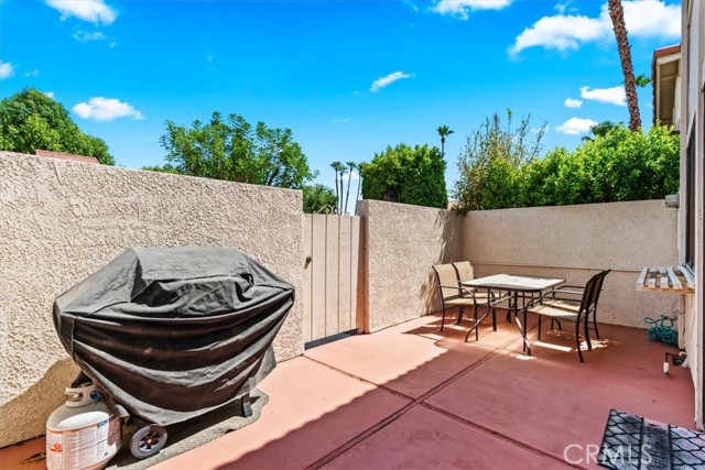 6054 Montecito Drive, Palm Springs CA: https://media.crmls.org/medias/a7989119-b32e-4dcc-a4f2-47ca0d89b512.jpg