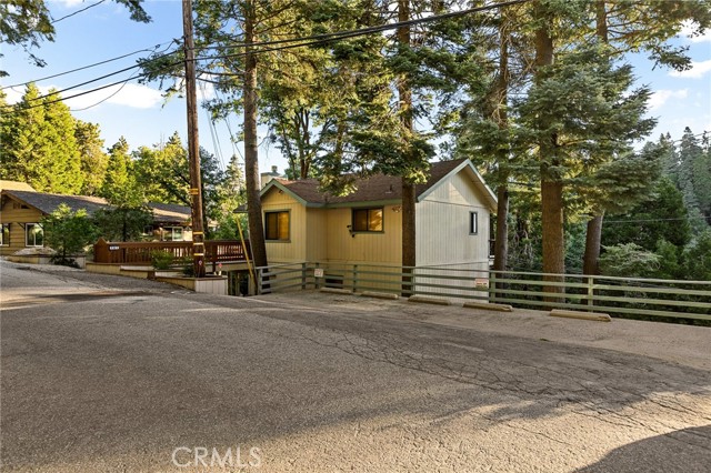 Detail Gallery Image 3 of 32 For 707 Virginia Ct, Lake Arrowhead,  CA 92352 - 3 Beds | 2 Baths