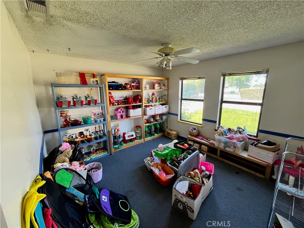 https://media.crmls.org/medias/a798ae75-a6e4-47d7-98e3-b62255ae48da.jpg?preset=X-Large