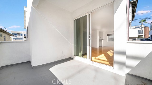 Detail Gallery Image 8 of 29 For 218 15th Street #C,  Manhattan Beach,  CA 90266 - 3 Beds | 2/1 Baths