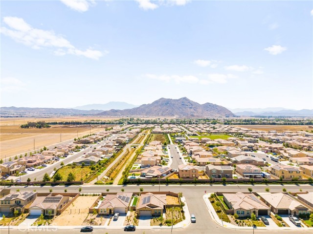 27108 Oncore Drive, Menifee CA: https://media.crmls.org/medias/a7999f3b-526b-43ca-82da-a3f42e443cc6.jpg