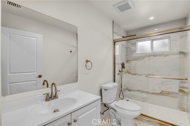 Detail Gallery Image 34 of 39 For 7040 Tyrone Ave, Van Nuys,  CA 91405 - 6 Beds | 4/1 Baths