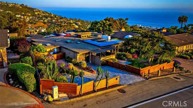 1687 Temple Hills Drive, Laguna Beach CA: https://media.crmls.org/medias/a79c5f62-510e-476e-876b-dc12322e59bf.jpg