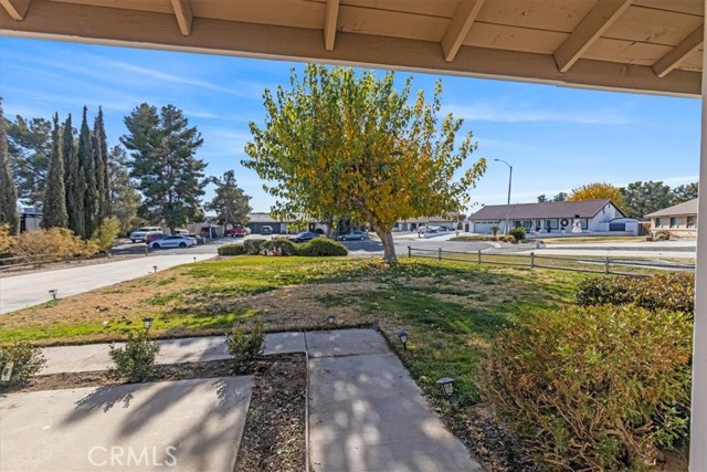 Detail Gallery Image 6 of 46 For 12852 Mountain Shadows Ct, Victorville,  CA 92392 - 4 Beds | 2 Baths