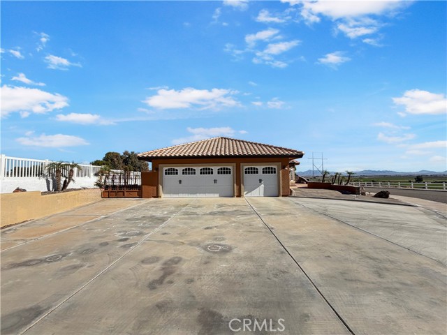 2281 Dekens Court, Blythe CA: https://media.crmls.org/medias/a79d7e30-9dc9-4405-b4e1-4820784fd3cf.jpg