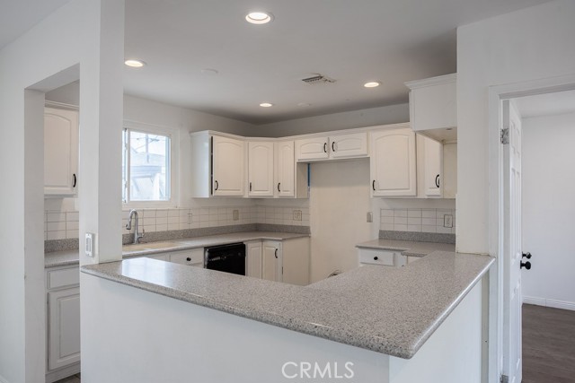 Detail Gallery Image 4 of 36 For 12561 Willard St, North Hollywood,  CA 91605 - 4 Beds | 2 Baths