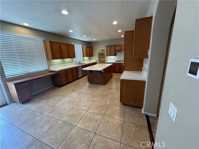 Detail Gallery Image 23 of 67 For 14570 Piedmont Dr, Moreno Valley,  CA 92555 - 5 Beds | 3/1 Baths