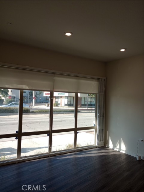  1st floor commercial area