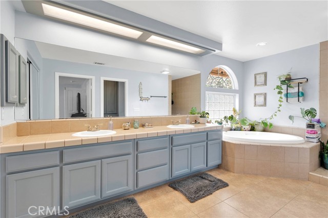 1679 Desert Front Road, Wrightwood CA: https://media.crmls.org/medias/a79de0b6-bded-4a88-b591-287e2d181edb.jpg