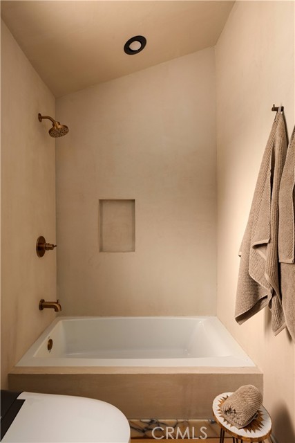 Detail Gallery Image 20 of 32 For 2931 Tyburn St, Los Angeles,  CA 90039 - 3 Beds | 2 Baths