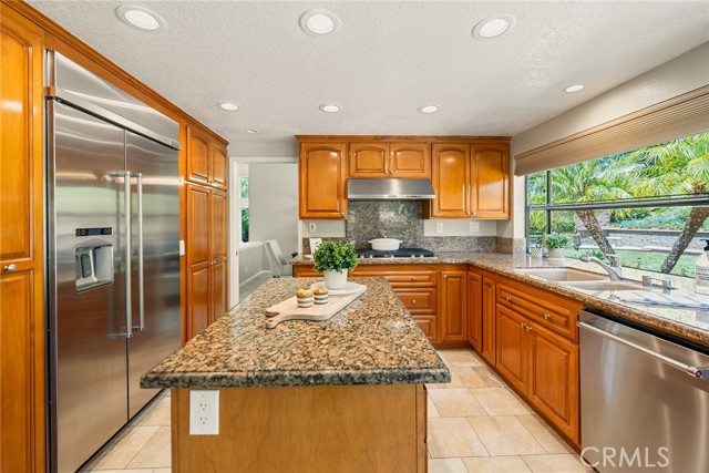 6335 E Smokey Avenue, Orange CA: https://media.crmls.org/medias/a79e7f2b-b1cd-4080-bce2-61da79bdda9b.jpg
