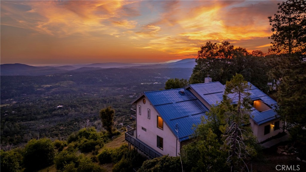 https://media.crmls.org/medias/a79f2fa6-945f-453d-ac4a-1a9f7c08a285.jpg?preset=X-Large