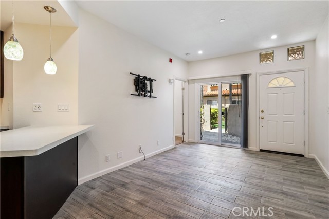 606 Lake Street, Huntington Beach CA: https://media.crmls.org/medias/a79f795e-9575-41af-8310-57101e5549b4.jpg