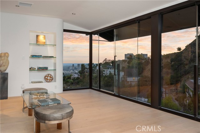 1782 Viewmont Drive, Los Angeles CA: https://media.crmls.org/medias/a7a0ba2a-62f3-4fb1-ba41-915fadaea830.jpg