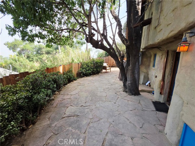 1403 Avon Park, Los Angeles CA: https://media.crmls.org/medias/a7a10c77-7c93-409e-814d-857514c71877.jpg