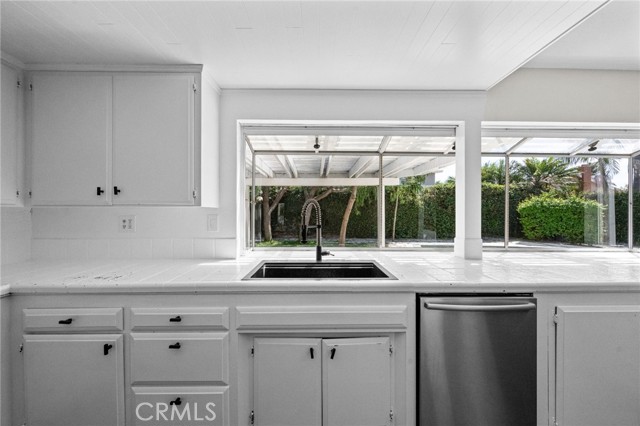 9882 Kings Canyon Drive, Huntington Beach CA: https://media.crmls.org/medias/a7a20fd0-0fd9-40e4-8d7a-0ef0ed8667ce.jpg