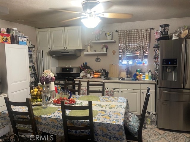7751 Arvilla Avenue, Sun Valley CA: https://media.crmls.org/medias/a7a23852-8790-472b-af7c-250c59e208c4.jpg