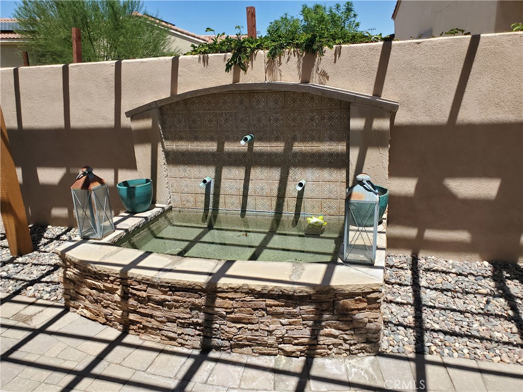 https://media.crmls.org/medias/a7a27aca-ba21-4cd9-aa5c-9ee1d516aea3.jpg?preset=X-Large