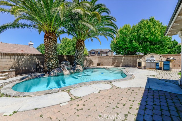 Detail Gallery Image 1 of 36 For 4631 W Avenue J4, Lancaster,  CA 93536 - 6 Beds | 3 Baths