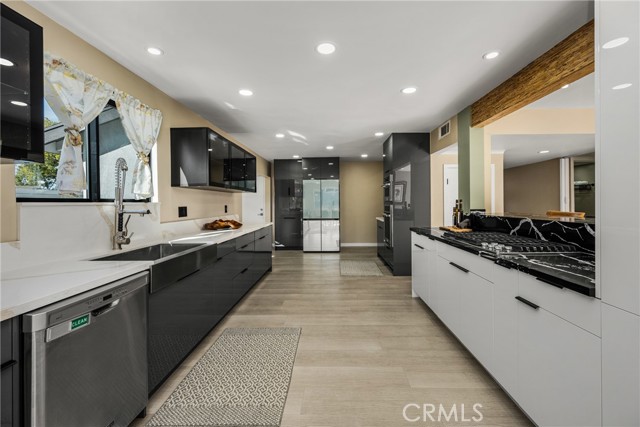 Detail Gallery Image 29 of 64 For 7830 E Ring, Long Beach,  CA 90808 - 4 Beds | 4 Baths