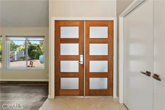 6065 Saint Augustine Drive, Riverside CA: https://media.crmls.org/medias/a7a5f3c2-0bfc-4d64-8bb2-50a0783b3a41.jpg